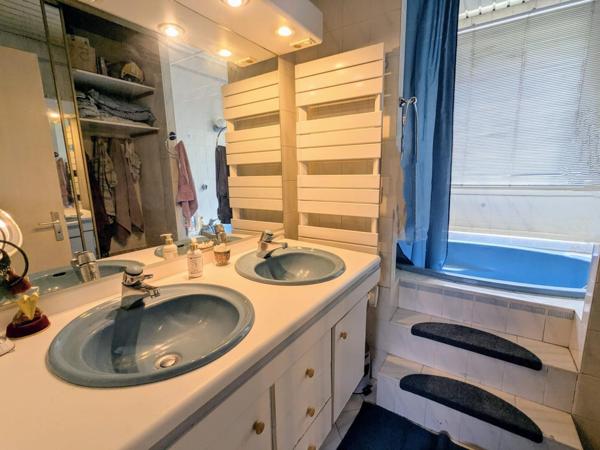 Maison à deux pas du centre bourg