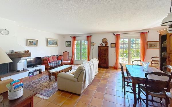 Maison à vendre    7 pièces • 177 m2 Saint-Raphaël