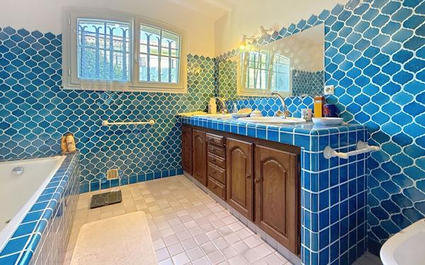 Maison à vendre    7 pièces • 177 m2 Saint-Raphaël