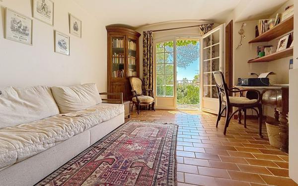 Maison à vendre    7 pièces • 177 m2 Saint-Raphaël