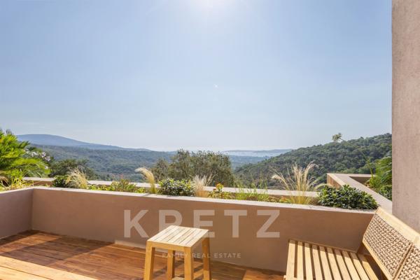 Grimaud - Villa entièrement rénovée avec vue mer.