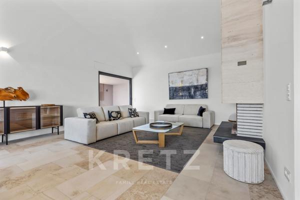 Grimaud - Villa entièrement rénovée avec vue mer.