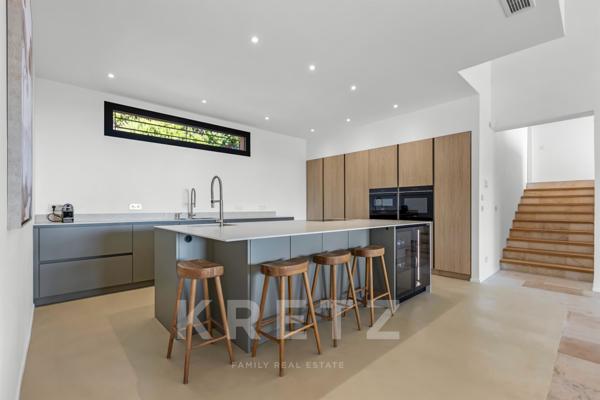 Grimaud - Villa entièrement rénovée avec vue mer.