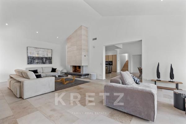 Grimaud - Villa entièrement rénovée avec vue mer.