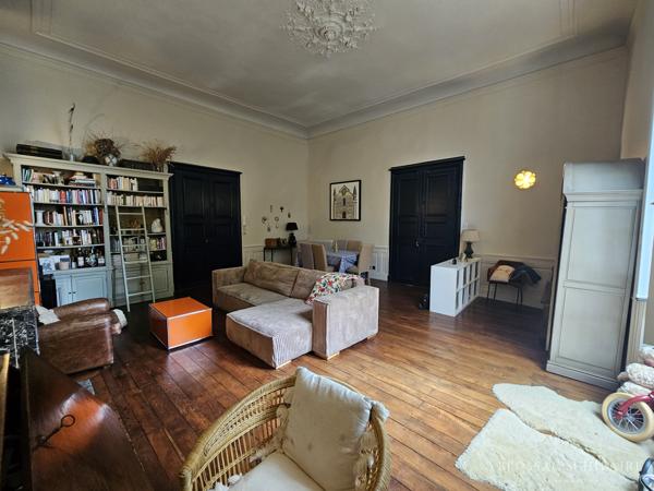 Poitiers PLATEAU, appartement de type 3, avec parking, cave et cour privative.