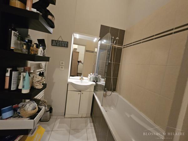 Poitiers PLATEAU, appartement de type 3, avec parking, cave et cour privative.
