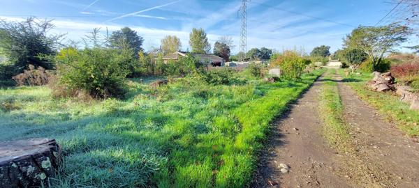 A VENDRE BEAU TERRAIN A BATIR PAMIERS 587 m2