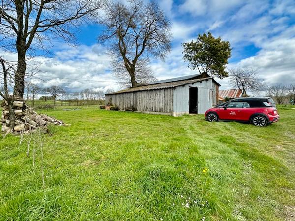 Terrain  + 2 Hangars 813 m2