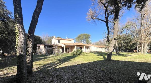 VILLA T6 AVEC GARAGE ABRI VOITURES PISCINE SAINT-MAXIMIN