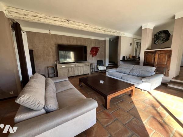 VILLA T6 AVEC GARAGE ABRI VOITURES PISCINE SAINT-MAXIMIN