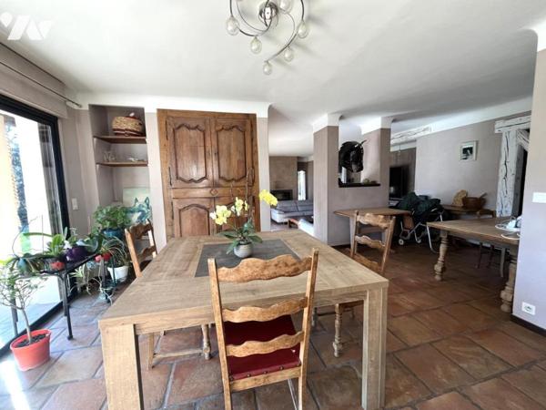 VILLA T6 AVEC GARAGE ABRI VOITURES PISCINE SAINT-MAXIMIN