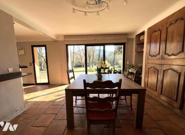 VILLA T6 AVEC GARAGE ABRI VOITURES PISCINE SAINT-MAXIMIN