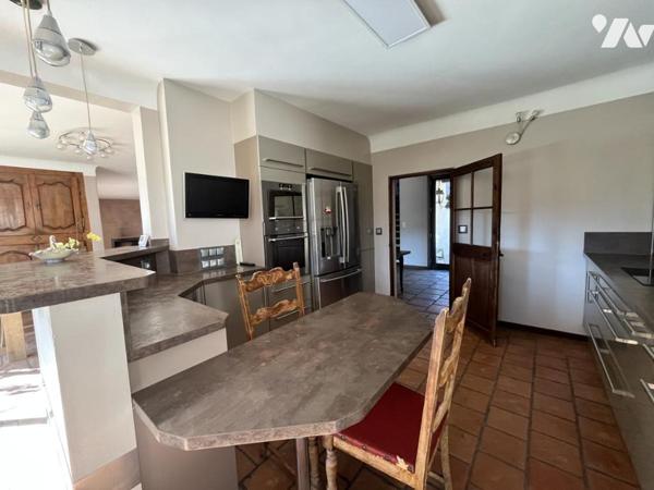 VILLA T6 AVEC GARAGE ABRI VOITURES PISCINE SAINT-MAXIMIN