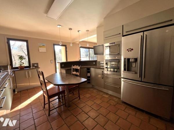 VILLA T6 AVEC GARAGE ABRI VOITURES PISCINE SAINT-MAXIMIN