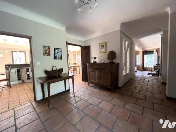 VILLA T6 AVEC GARAGE ABRI VOITURES PISCINE SAINT-MAXIMIN