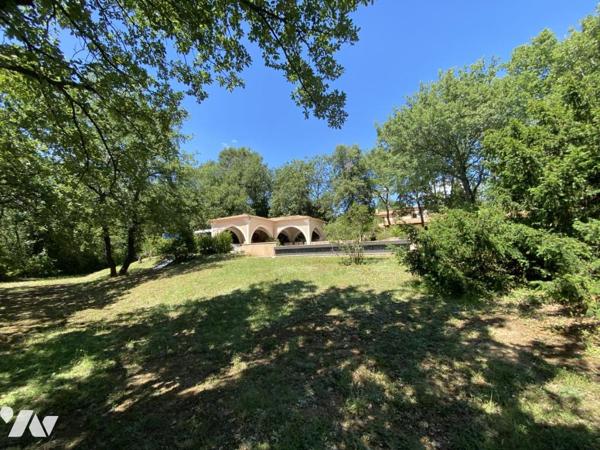 VILLA T6 AVEC GARAGE ABRI VOITURES PISCINE SAINT-MAXIMIN