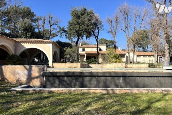 VILLA T6 AVEC GARAGE ABRI VOITURES PISCINE SAINT-MAXIMIN