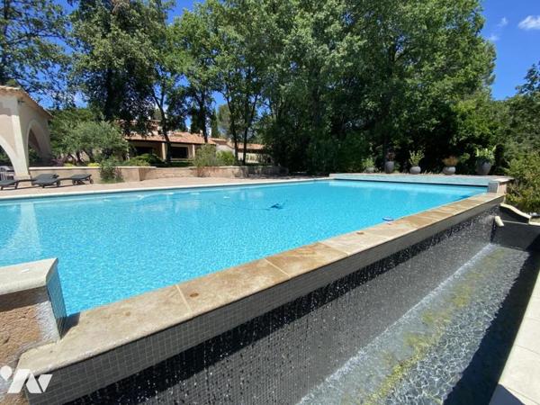 VILLA T6 AVEC GARAGE ABRI VOITURES PISCINE SAINT-MAXIMIN