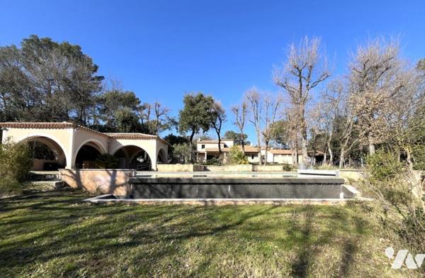 VILLA T6 AVEC GARAGE ABRI VOITURES PISCINE SAINT-MAXIMIN