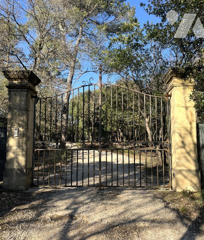 VILLA T6 AVEC GARAGE ABRI VOITURES PISCINE SAINT-MAXIMIN