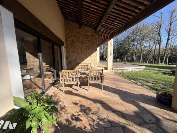 VILLA T6 AVEC GARAGE ABRI VOITURES PISCINE SAINT-MAXIMIN