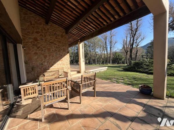 VILLA T6 AVEC GARAGE ABRI VOITURES PISCINE SAINT-MAXIMIN