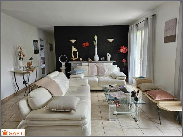 Un écrin de verdure, un intérieur raffiné… la maison dont vous rêvez est ici.