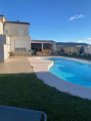 A vendre: complexe immobilier -880 000€