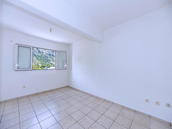 TROP TARD DÉJÀ VENDU PAR IDIMMO : St Denis Centre, appartement T4 avec vue montagne ! Saint-Denis (97400)