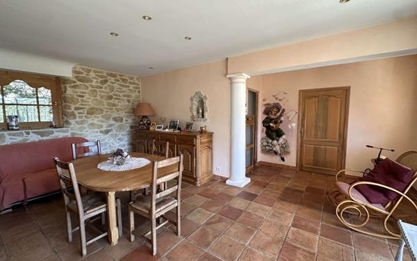 Maison à vendre    5 pièces •  Le Beausset