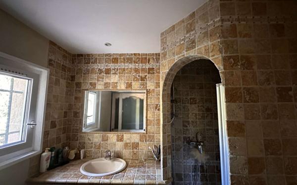 Maison à vendre    5 pièces •  Le Beausset