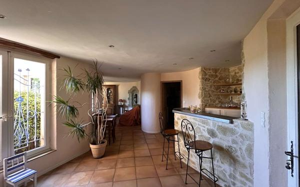 Maison à vendre    5 pièces •  Le Beausset