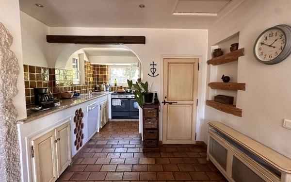 Maison à vendre    5 pièces •  Le Beausset