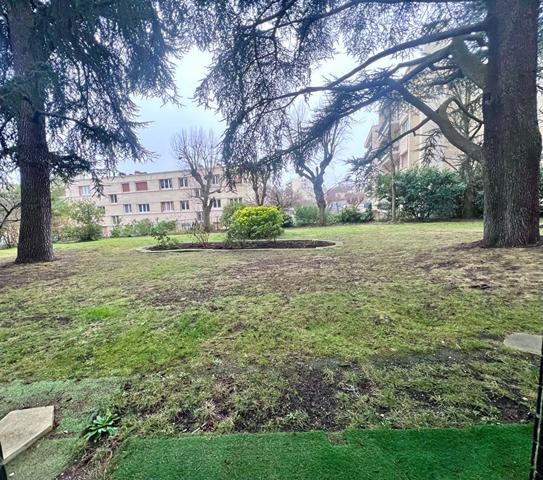 Appartement Suresnes 1 pièce(s)