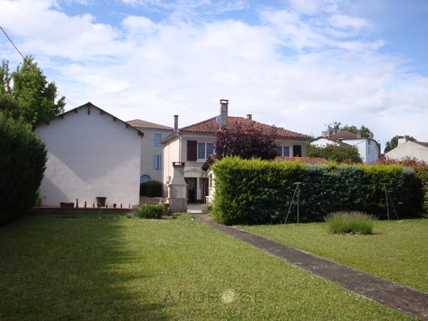 Maison, séchoir et jardin à pied des commodités