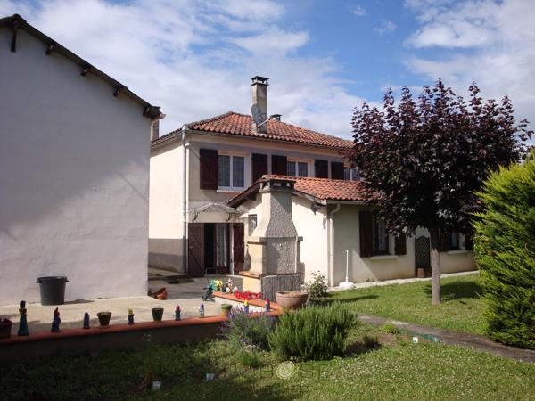 Maison, séchoir et jardin à pied des commodités