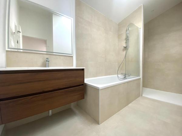 Maison d'architecte neuve, jamais habitée, à deux pas du centre de la Rochelle, de la gare et de l'hôpital !