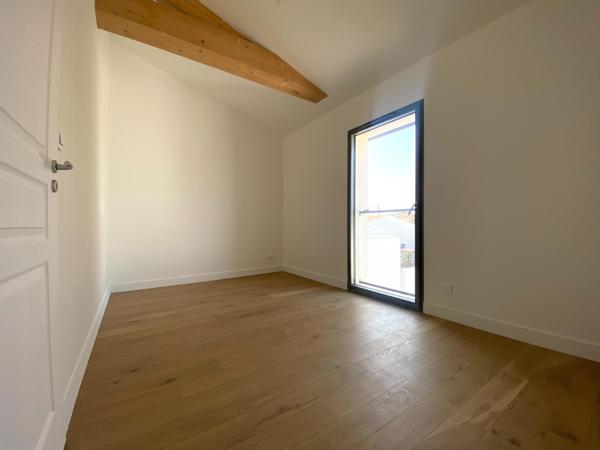 Maison d'architecte neuve, jamais habitée, à deux pas du centre de la Rochelle, de la gare et de l'hôpital !