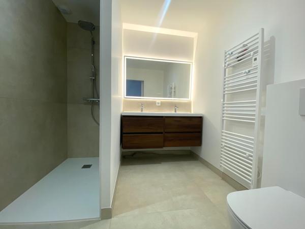 Maison d'architecte neuve, jamais habitée, à deux pas du centre de la Rochelle, de la gare et de l'hôpital !