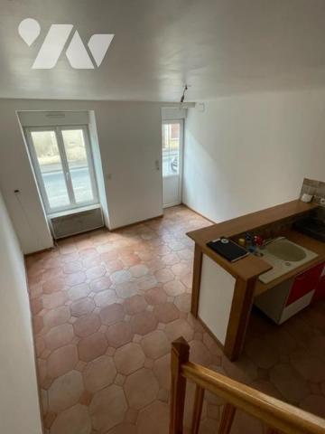 EXCLUSIVITÉ : Maison de bourg divisée en 2 logements distincts de COURGAINS