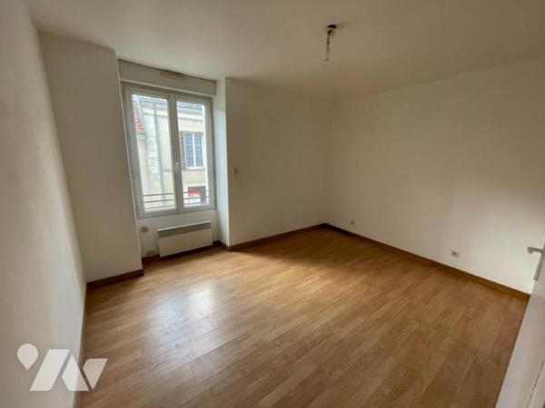 EXCLUSIVITÉ : Maison de bourg divisée en 2 logements distincts de COURGAINS