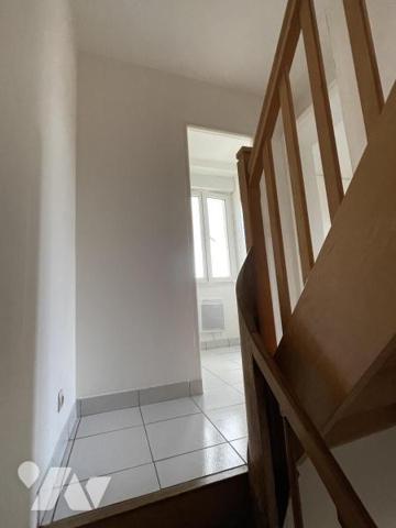 EXCLUSIVITÉ : Maison de bourg divisée en 2 logements distincts de COURGAINS