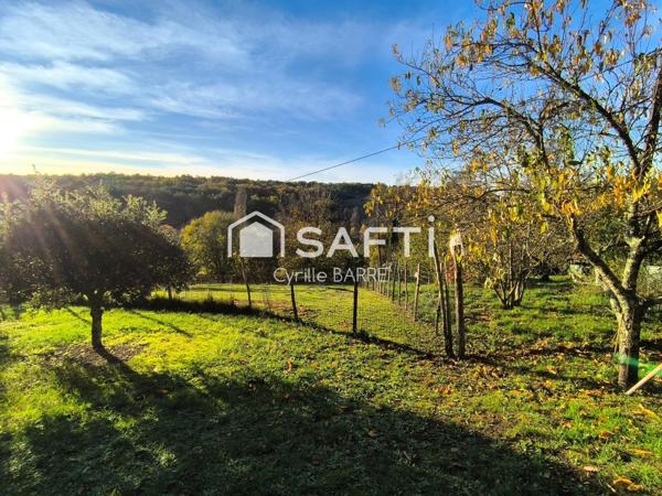 Maison en pierre avec vue et dépendances sur 2 ha