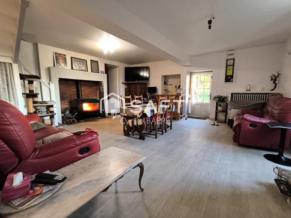 Maison en pierre avec vue et dépendances sur 2 ha