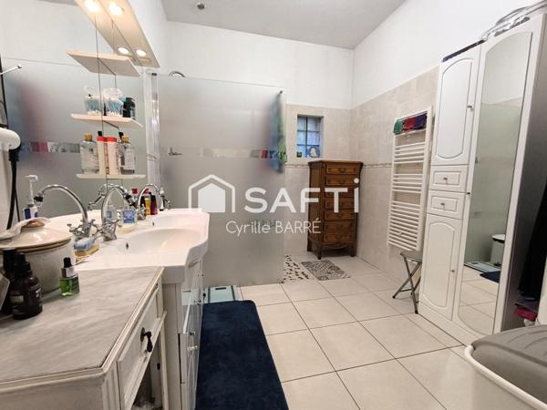 Maison en pierre avec vue et dépendances sur 2 ha