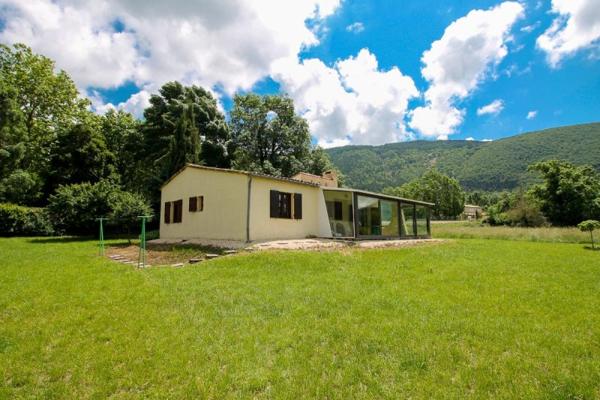 Vente / Maison de plain-pied à Montbrun-les-Bains (26570)