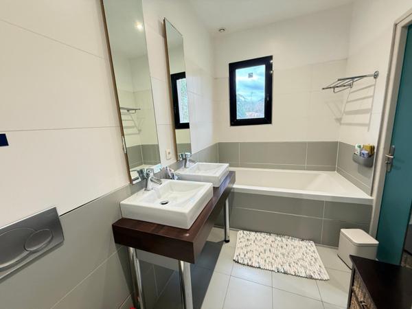 Maison 190 m2 avec annexe et 2370 m2 de terrain