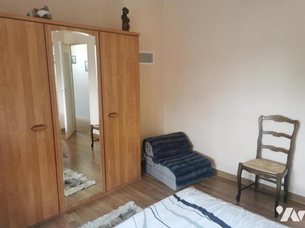 10 minutes de la mer, 5 minutes des commerces, maison de 4 chambres avec plus de 100 m2 de garage.