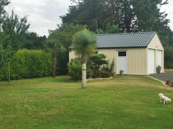 10 minutes de la mer, 5 minutes des commerces, maison de 4 chambres avec plus de 100 m2 de garage.