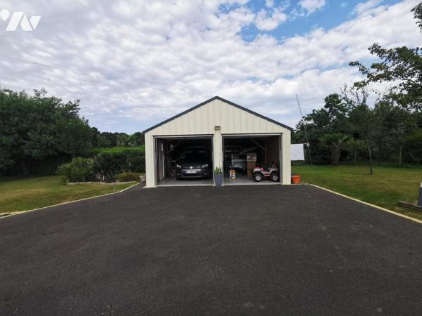 10 minutes de la mer, 5 minutes des commerces, maison de 4 chambres avec plus de 100 m2 de garage.